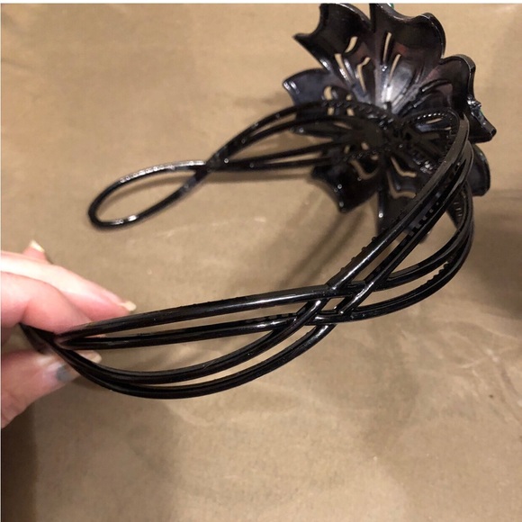 Beautiful Green Flower Headband - Picture 3 of 4